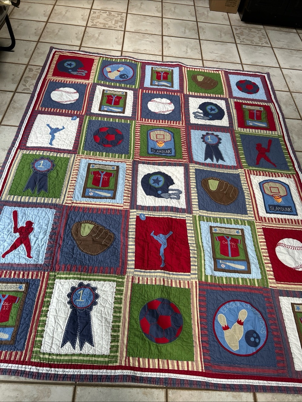 POTTERY BARN KIDS SPORTS PATCHWORK QUILT SIZE TWIN SOLID BLUE/Multi color 65x86